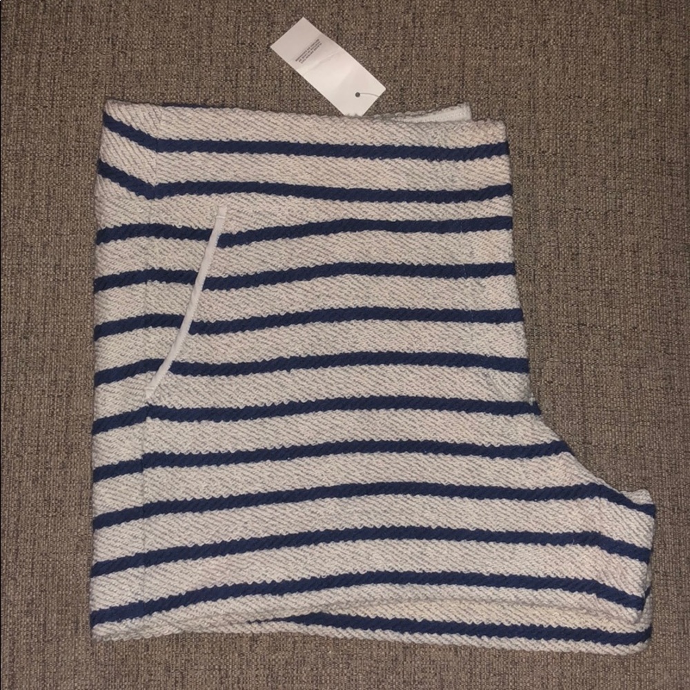 Loft Shorts - Picture 2 of 8